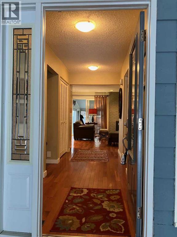 Single Family House Bungalow for Sale in  Lake Wood Place SE Lake Bonavista Calgary 