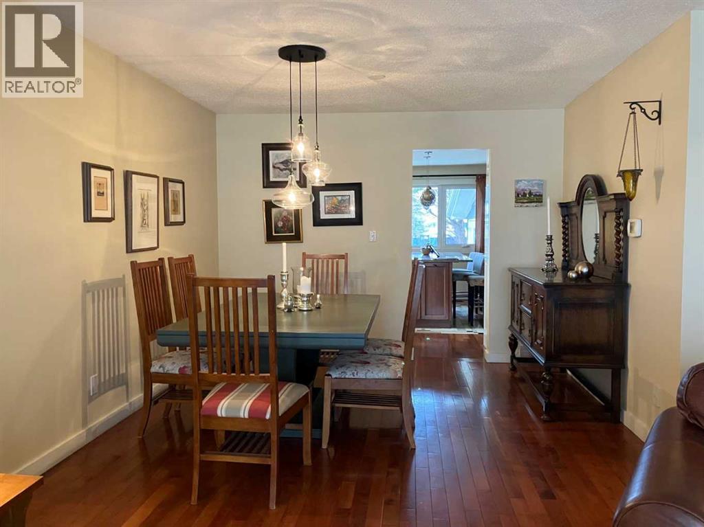 Single Family House Bungalow for Sale in  Lake Wood Place SE Lake Bonavista Calgary 