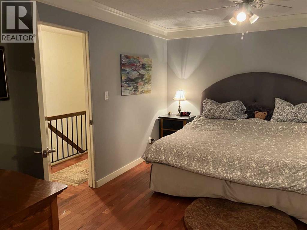 Single Family House Bungalow for Sale in  Lake Wood Place SE Lake Bonavista Calgary 