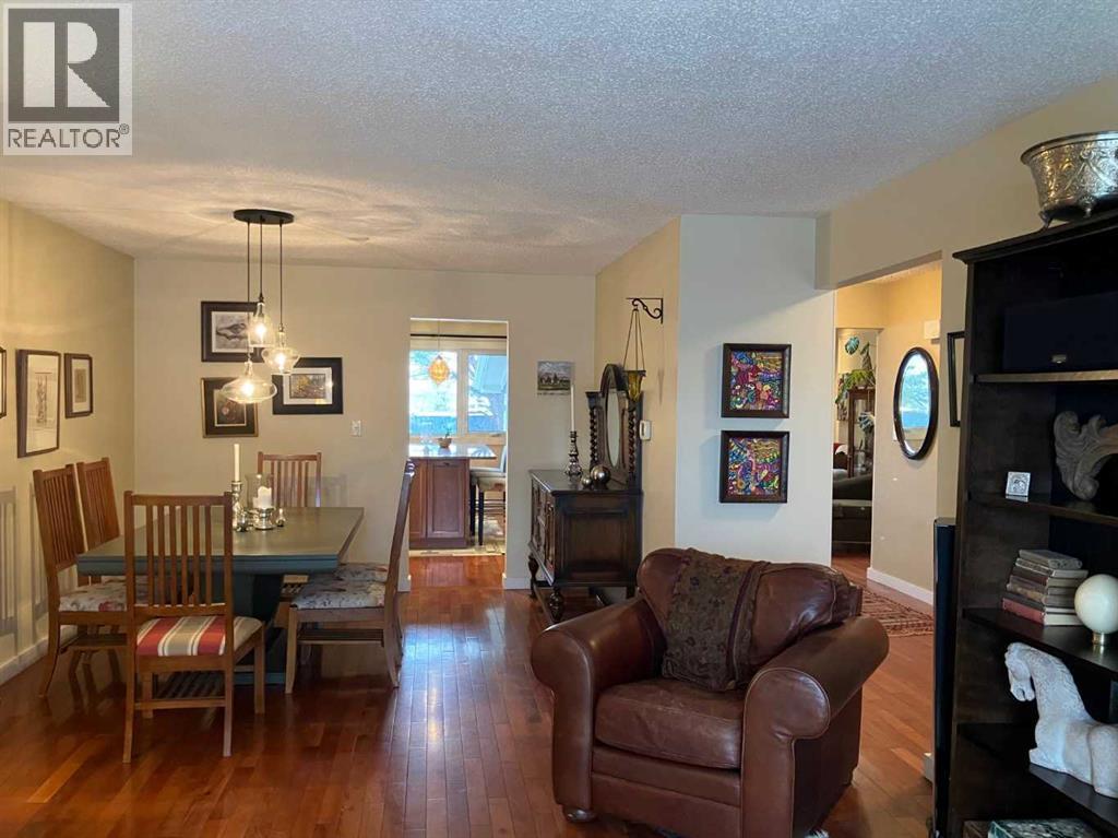 Single Family House Bungalow for Sale in  Lake Wood Place SE Lake Bonavista Calgary 