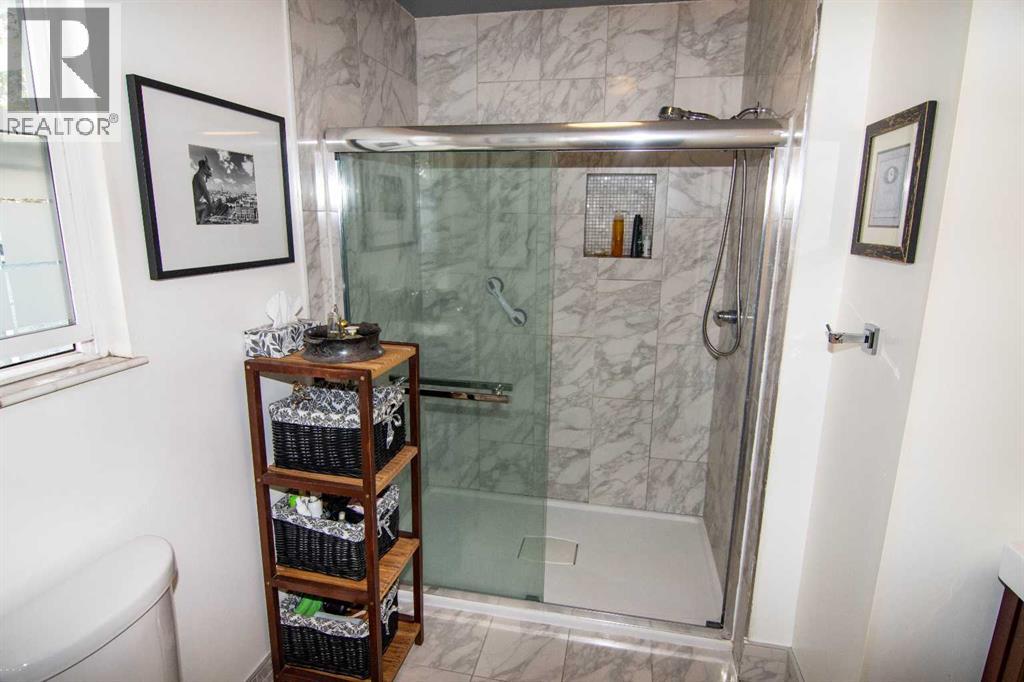 Single Family House Bungalow for Sale in  Lake Wood Place SE Lake Bonavista Calgary 