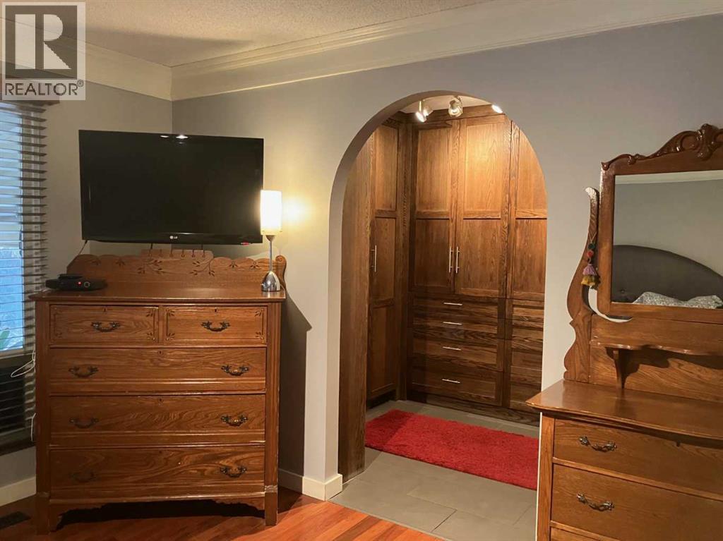 Single Family House Bungalow for Sale in  Lake Wood Place SE Lake Bonavista Calgary 