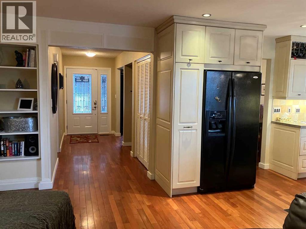 Single Family House Bungalow for Sale in  Lake Wood Place SE Lake Bonavista Calgary 