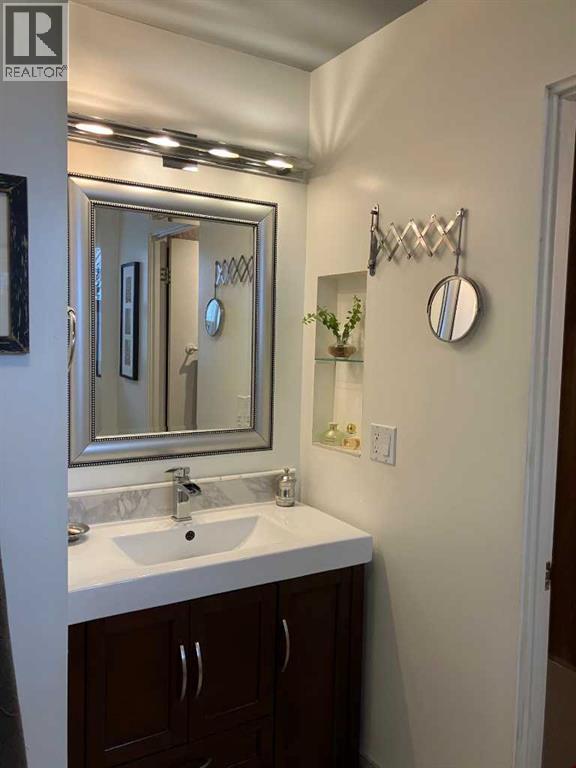 Single Family House Bungalow for Sale in  Lake Wood Place SE Lake Bonavista Calgary 