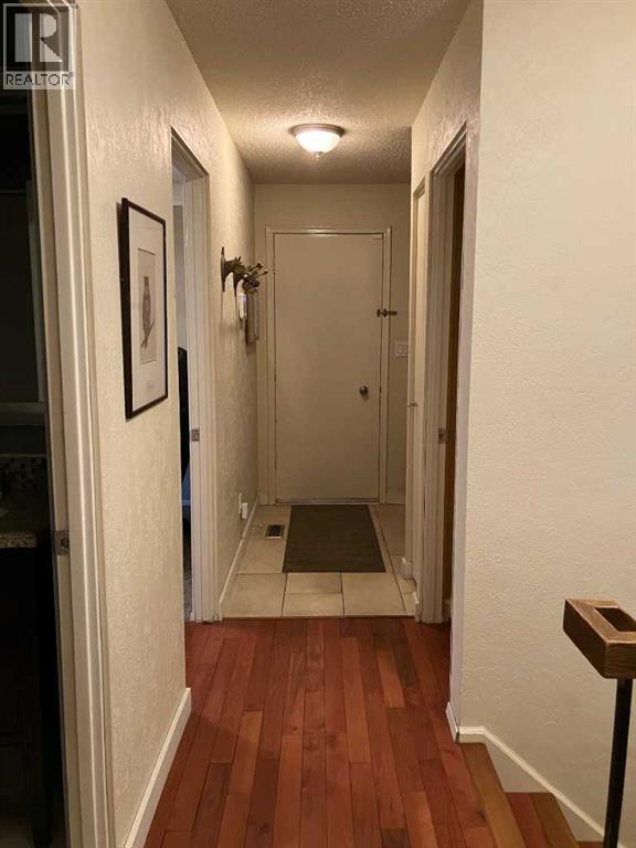 Single Family House Bungalow for Sale in  Lake Wood Place SE Lake Bonavista Calgary 