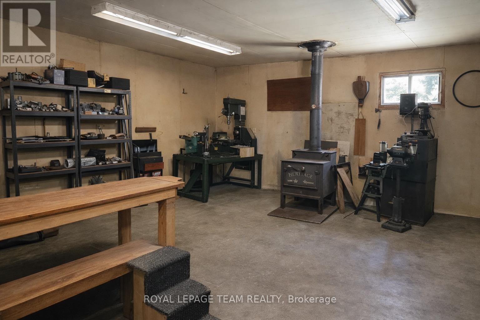 Garage - AI Staged