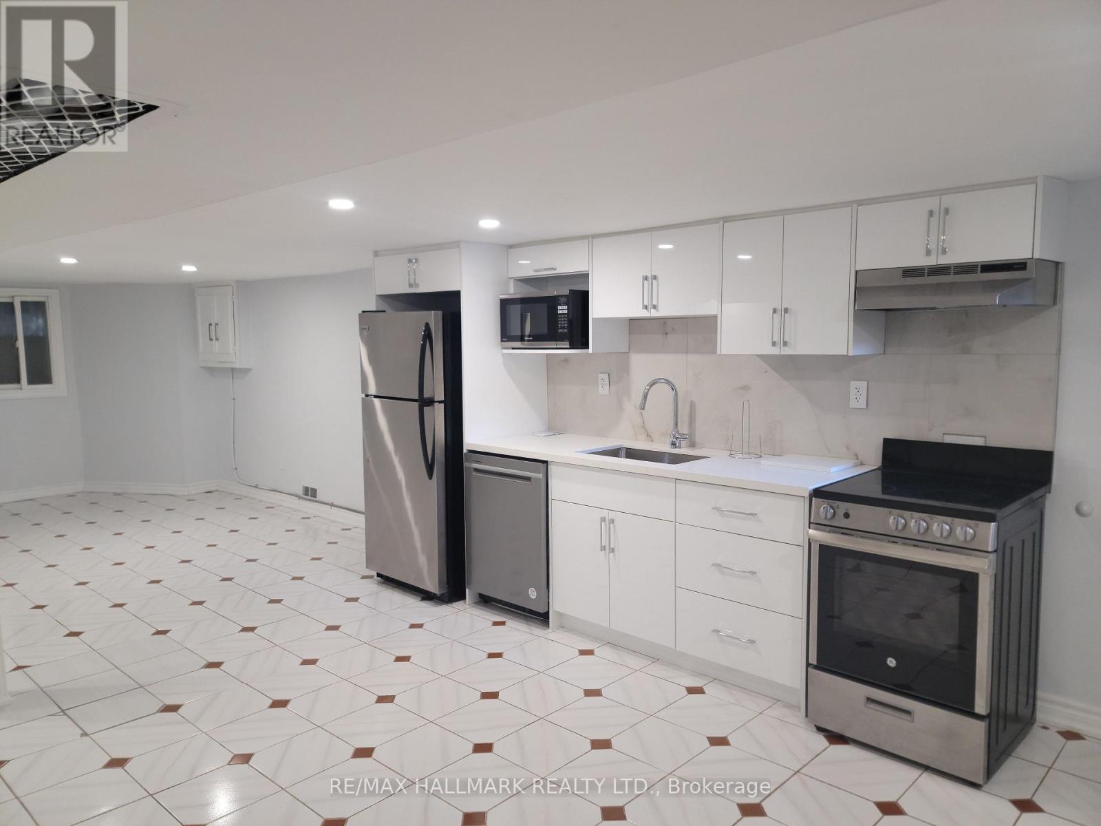 Listing photo of MAIN - 100 MONTROSE AVENUE