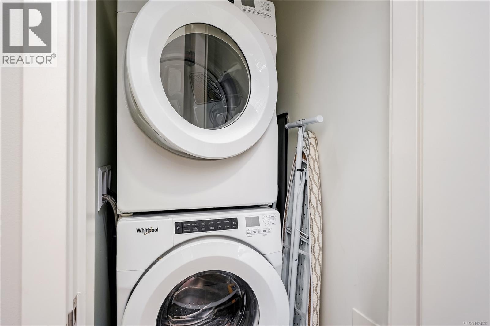 #308 7162 WEST SAANICH RD - 17