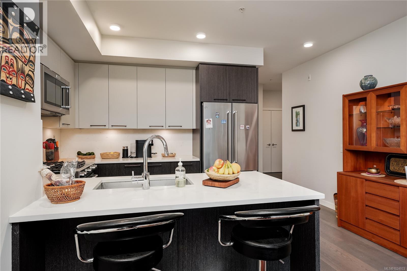 #308 7162 WEST SAANICH RD - 7