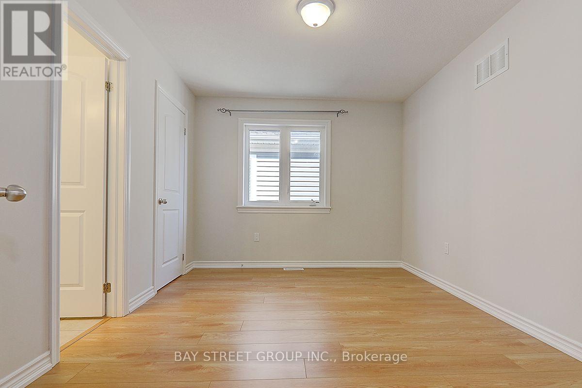 29 BAMBURG STREET N - 32