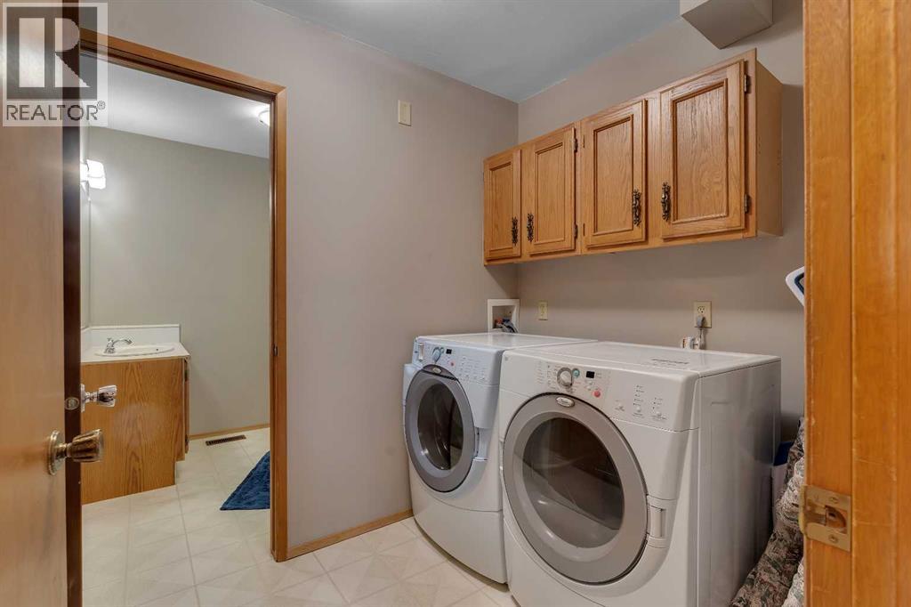 Single Family House for Sale in  Woodbrook Place SW Woodbine Calgary 