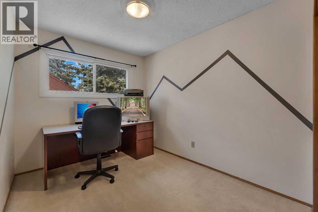 Single Family House for Sale in  Woodbrook Place SW Woodbine Calgary 