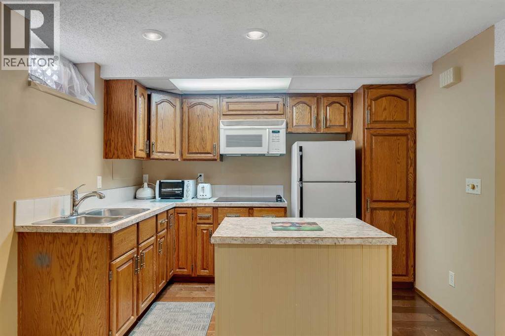 Single Family House for Sale in  Woodbrook Place SW Woodbine Calgary 