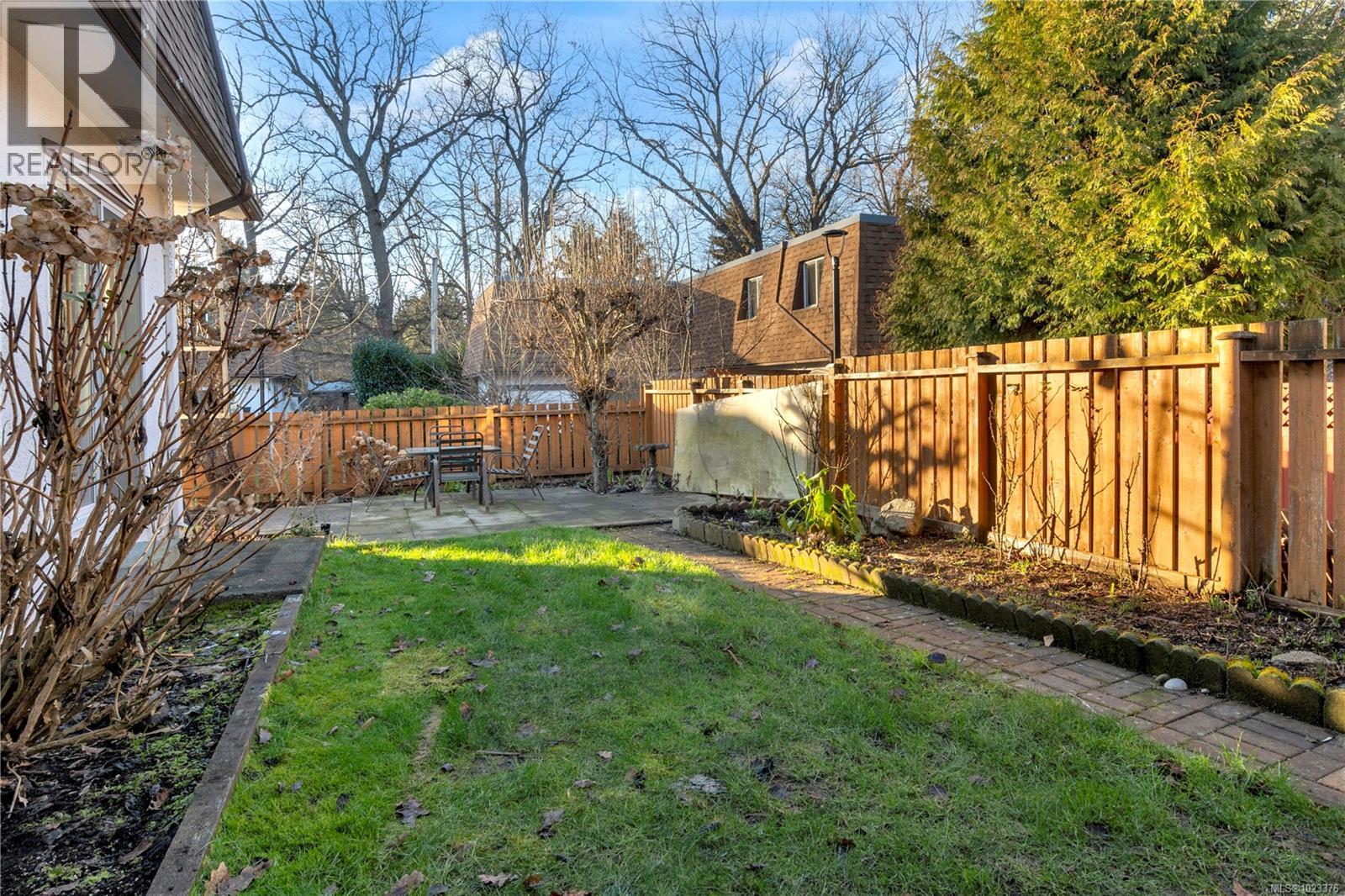 #11 9 BUTTERTUBS DR - 19