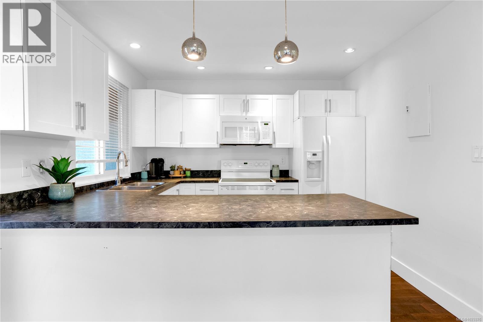 #11 9 BUTTERTUBS DR - Image 2