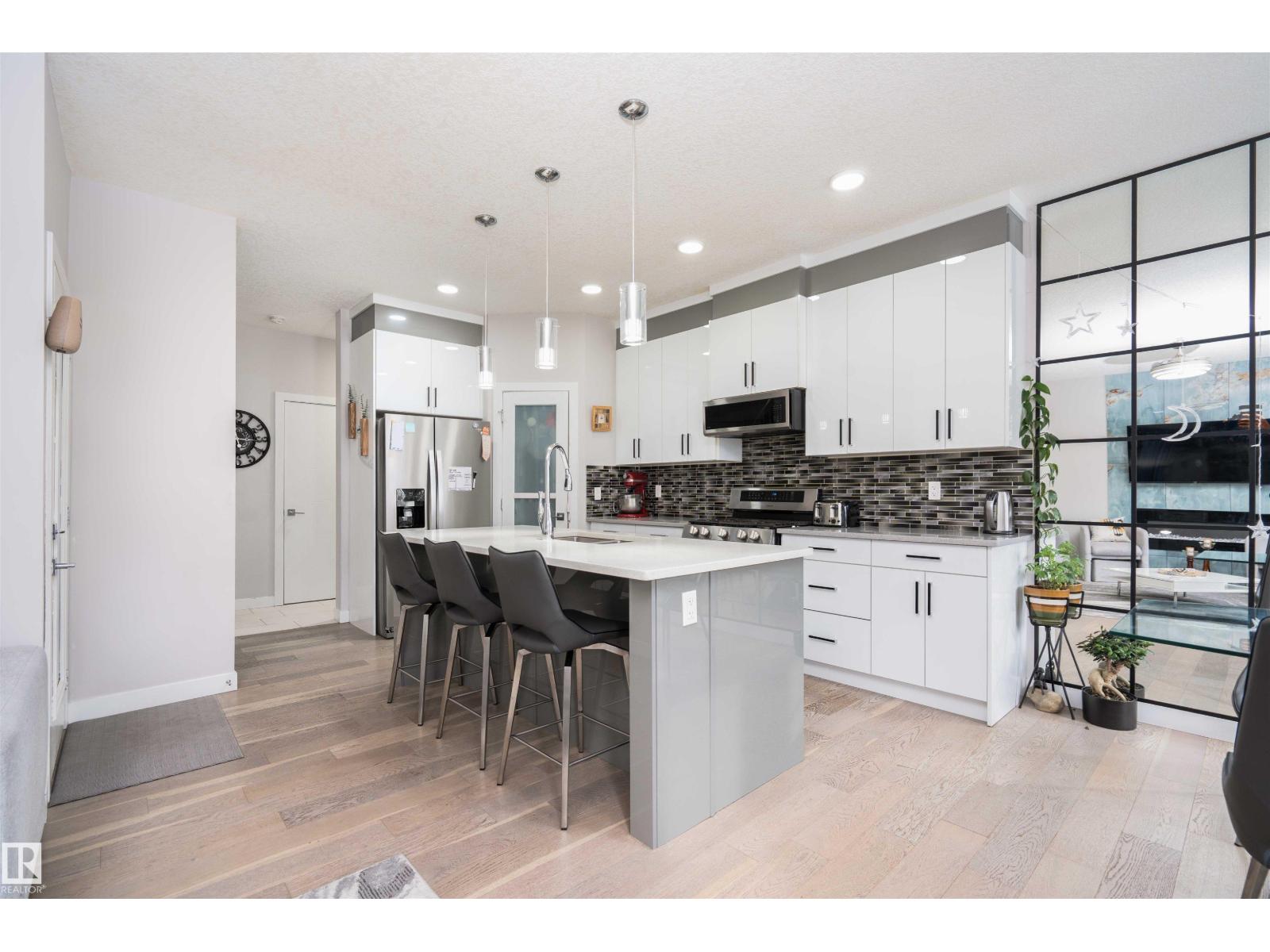 #43 1703 16 AV NW - 15