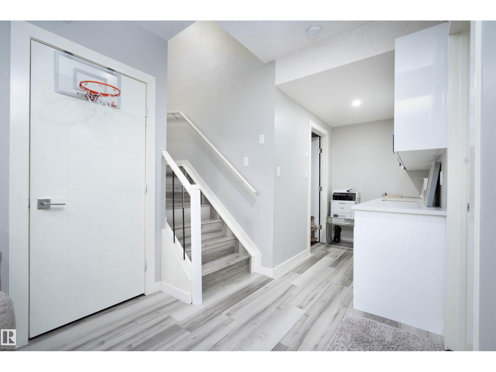 #43 1703 16 AV NW - 30