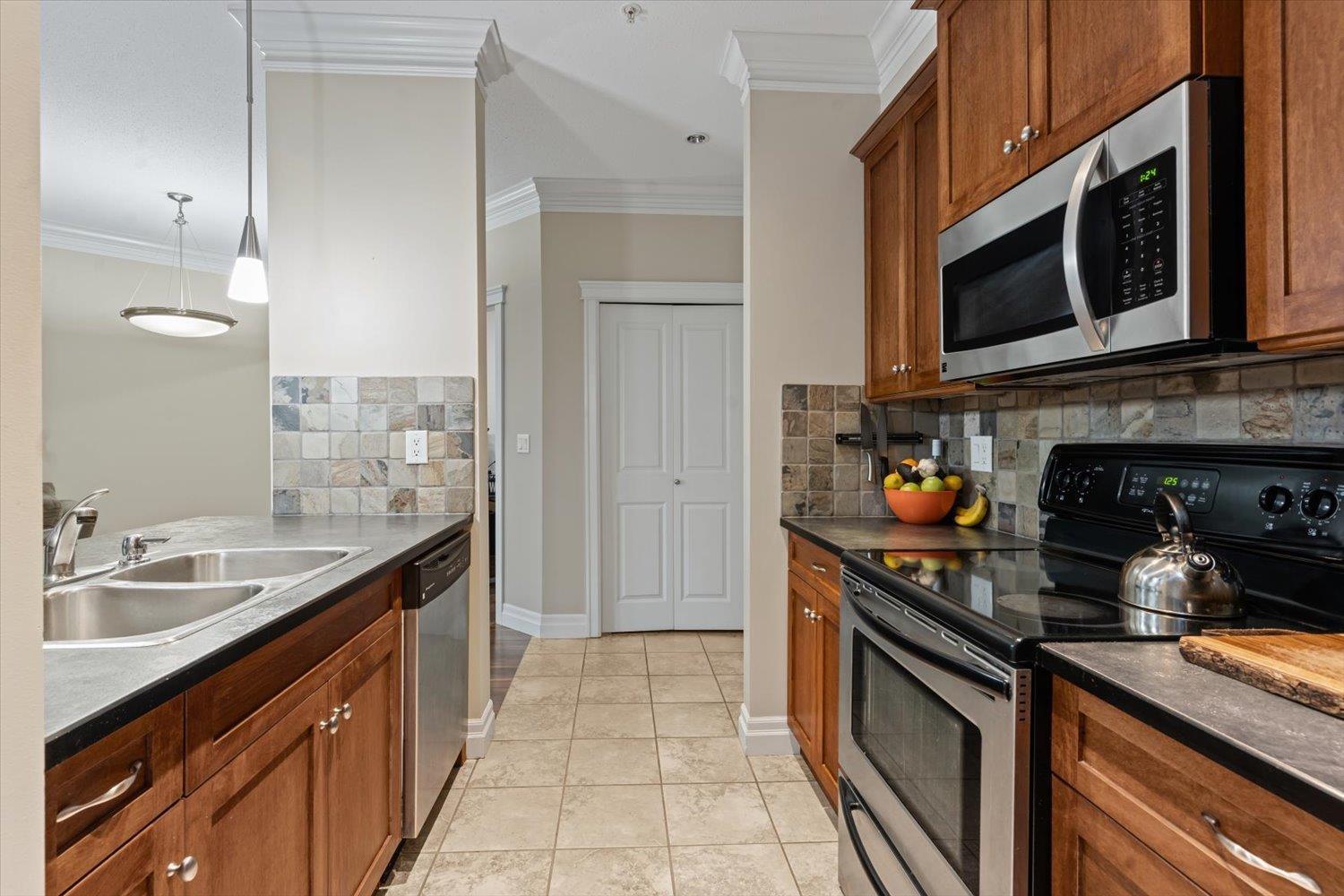 102B 45595 TAMIHI WAY, Garrison Crossing, Chilliwack