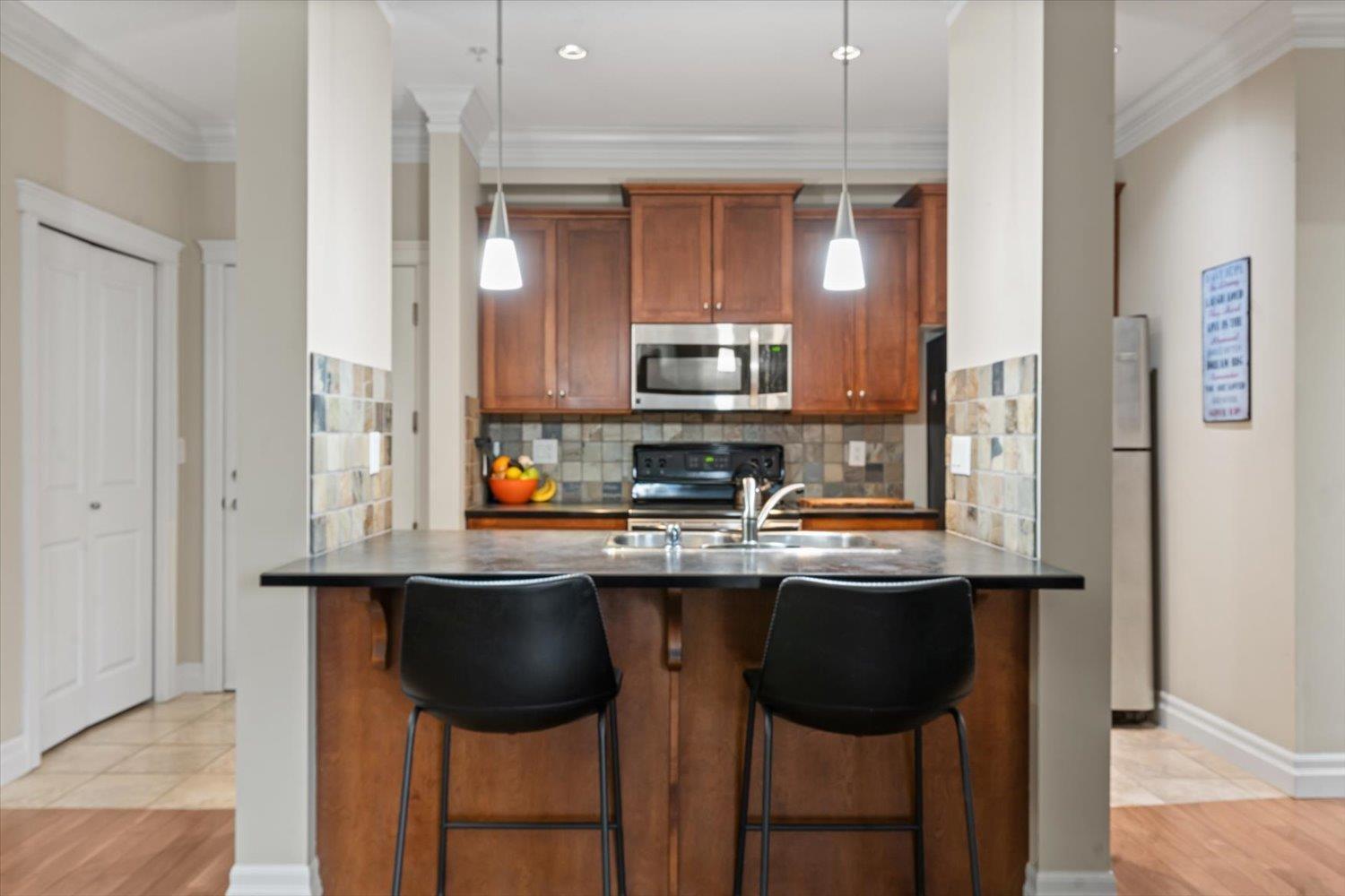 102B 45595 TAMIHI WAY, Garrison Crossing, Chilliwack