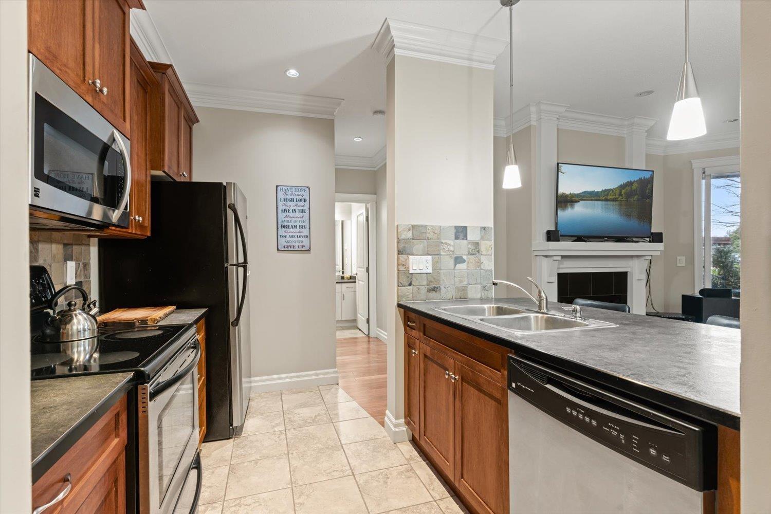 102B 45595 TAMIHI WAY, Garrison Crossing, Chilliwack