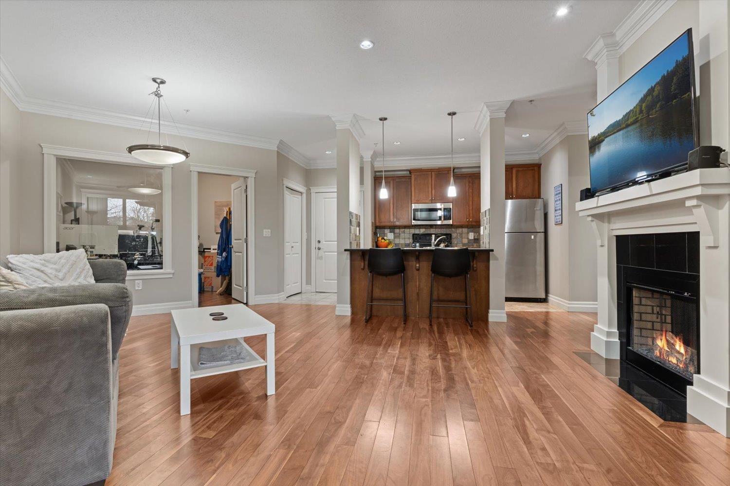 102B 45595 TAMIHI WAY, Garrison Crossing, Chilliwack