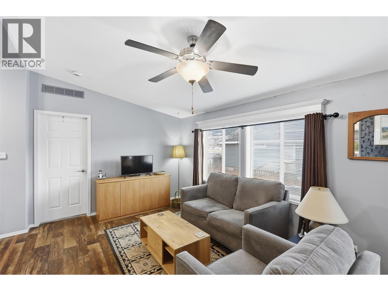 #9 712 SHUSWAP ROAD E - 5