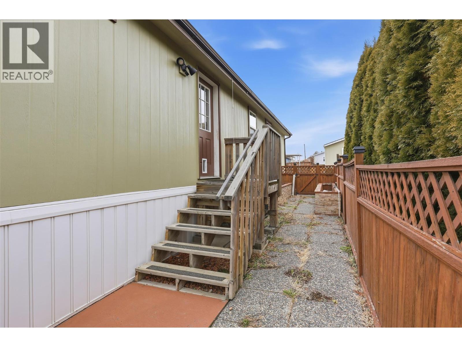 #9 712 SHUSWAP ROAD E - 25