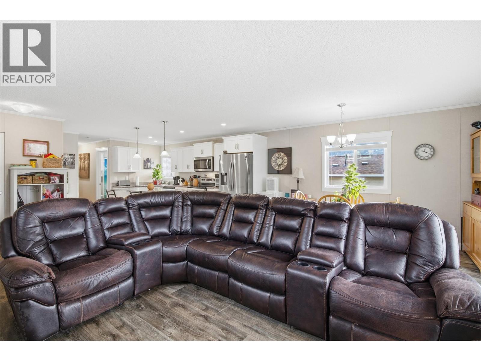 #17 712 SHUSWAP ROAD E - 12