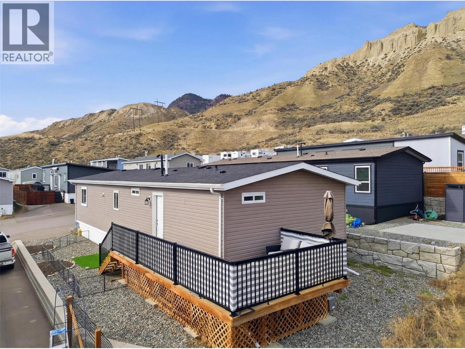 #17 712 SHUSWAP ROAD E - 26