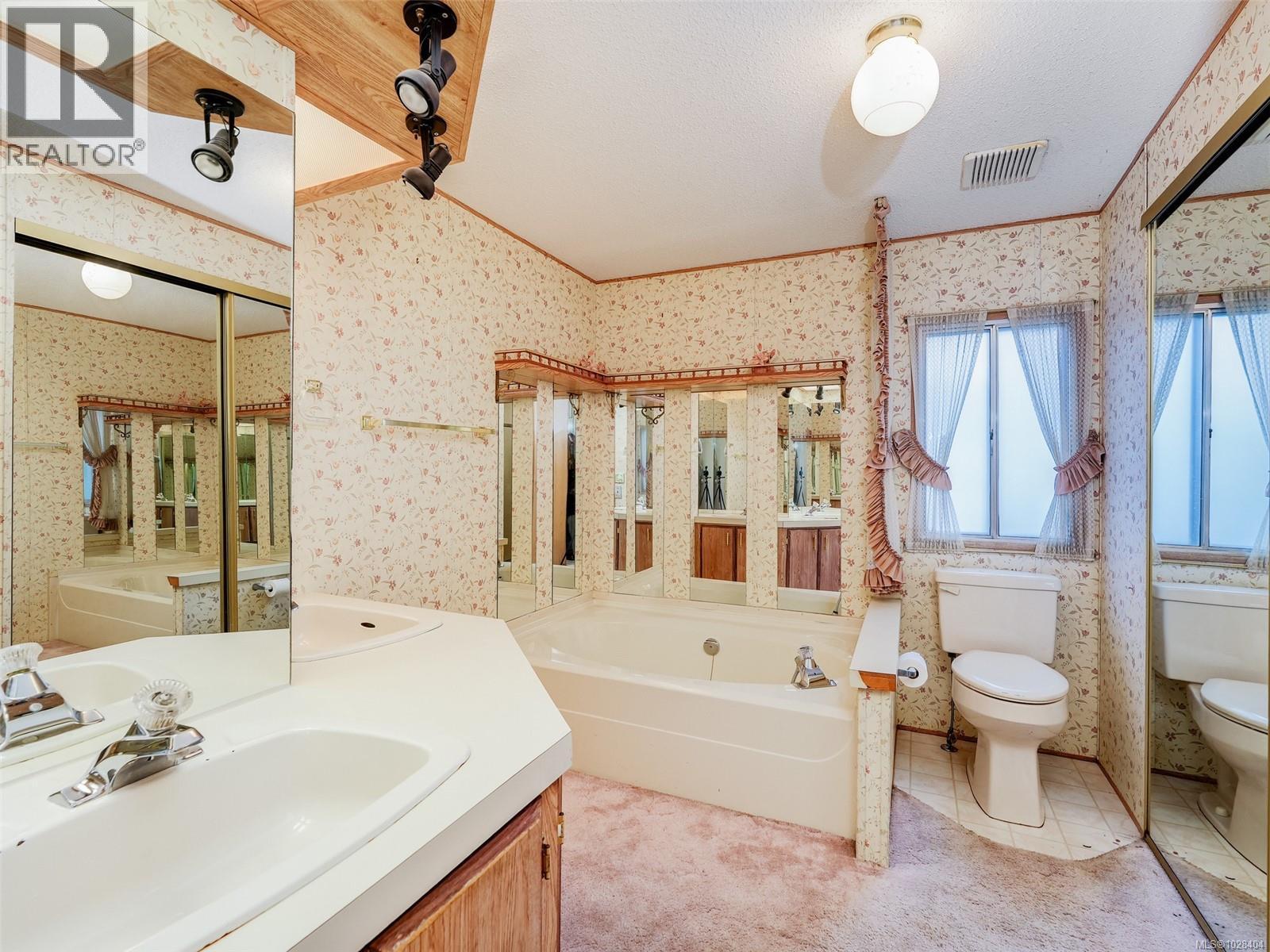 #52 7701 CENTRAL SAANICH RD - 13