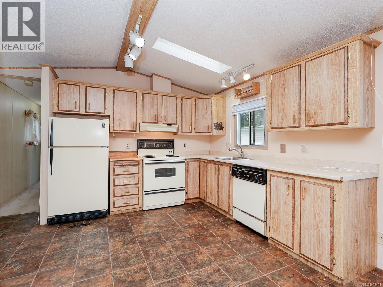 #52 7701 CENTRAL SAANICH RD - 8