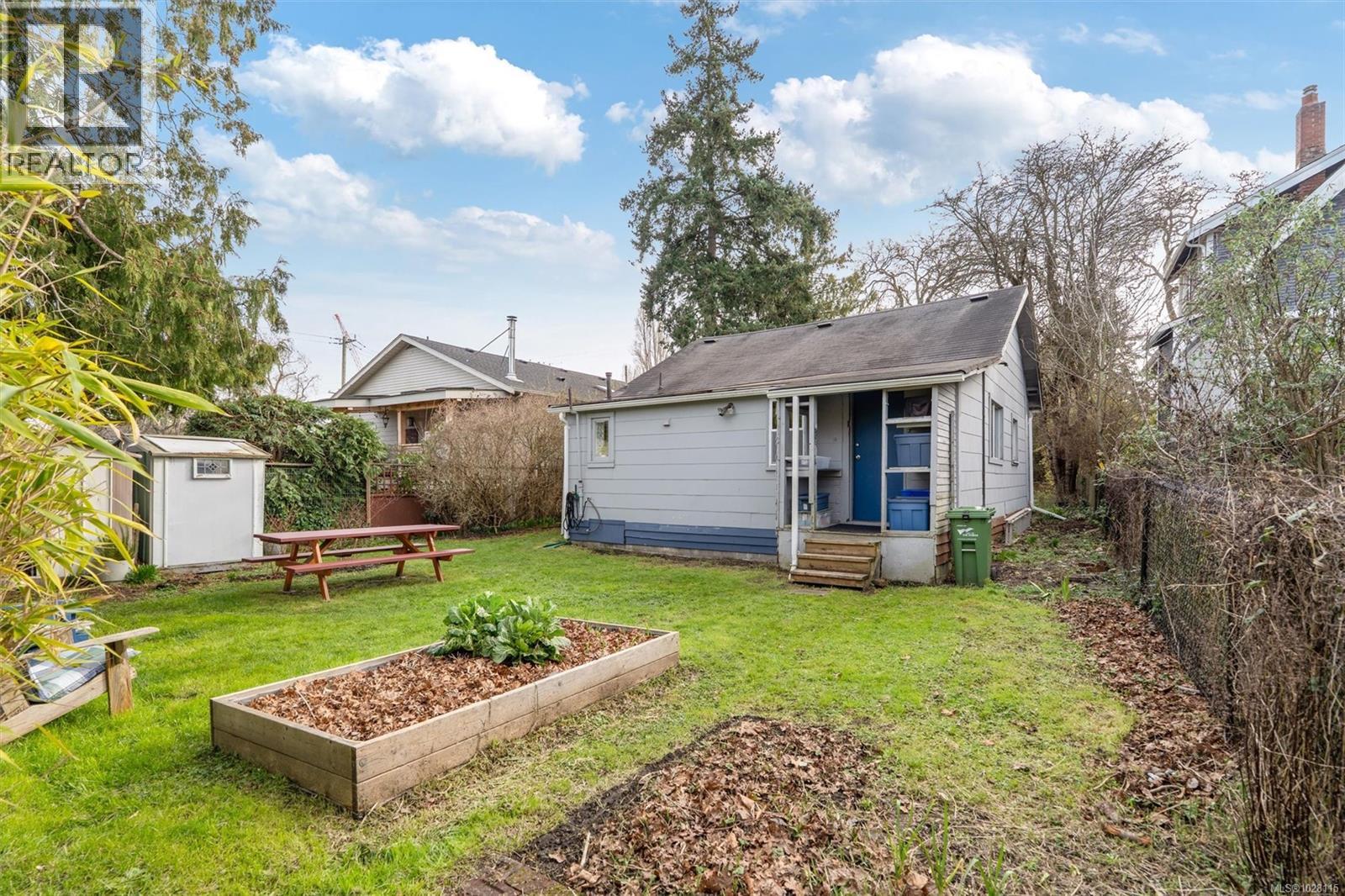 1612 PEMBROKE ST - 24