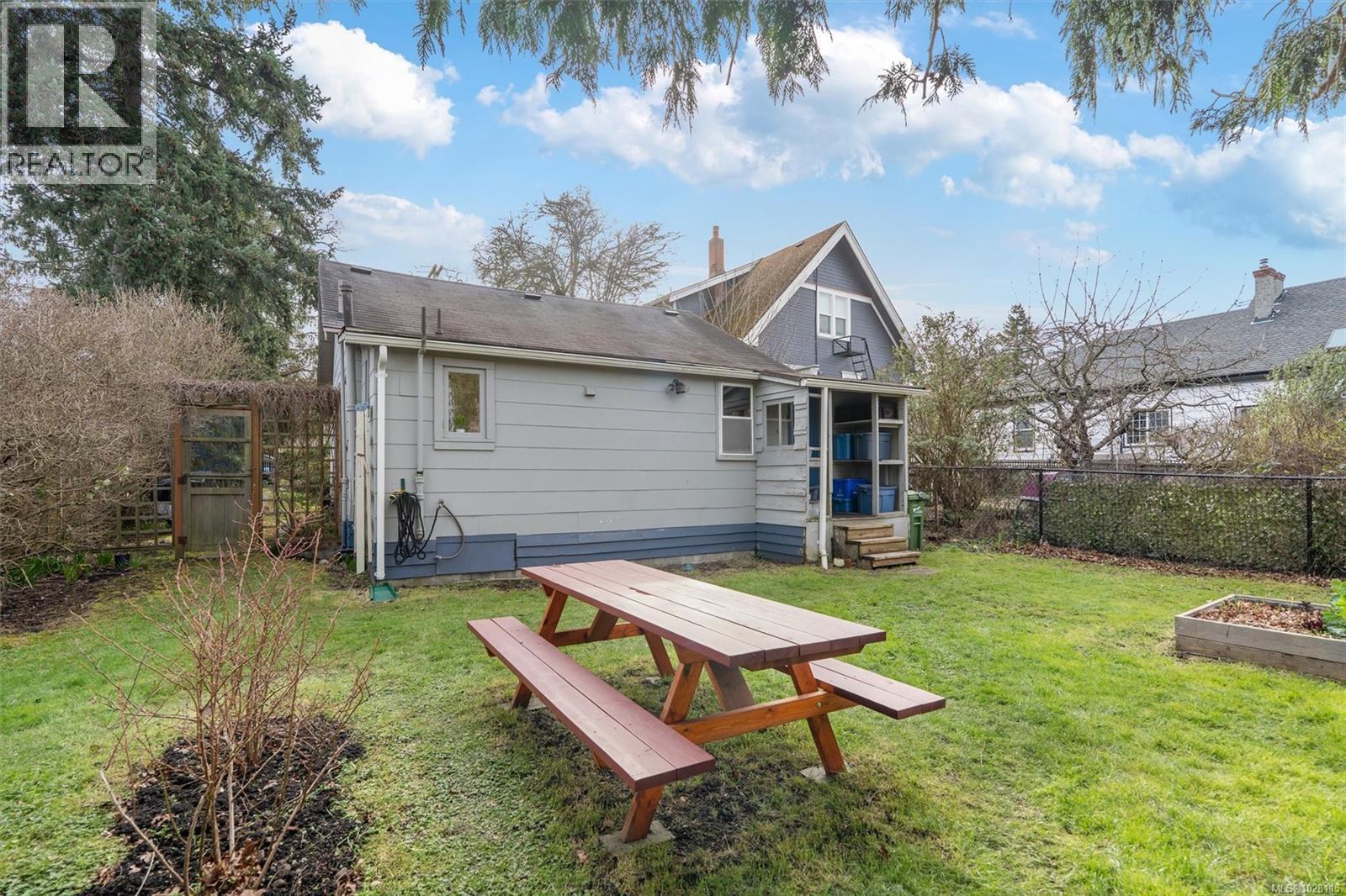 1612 PEMBROKE ST - 26