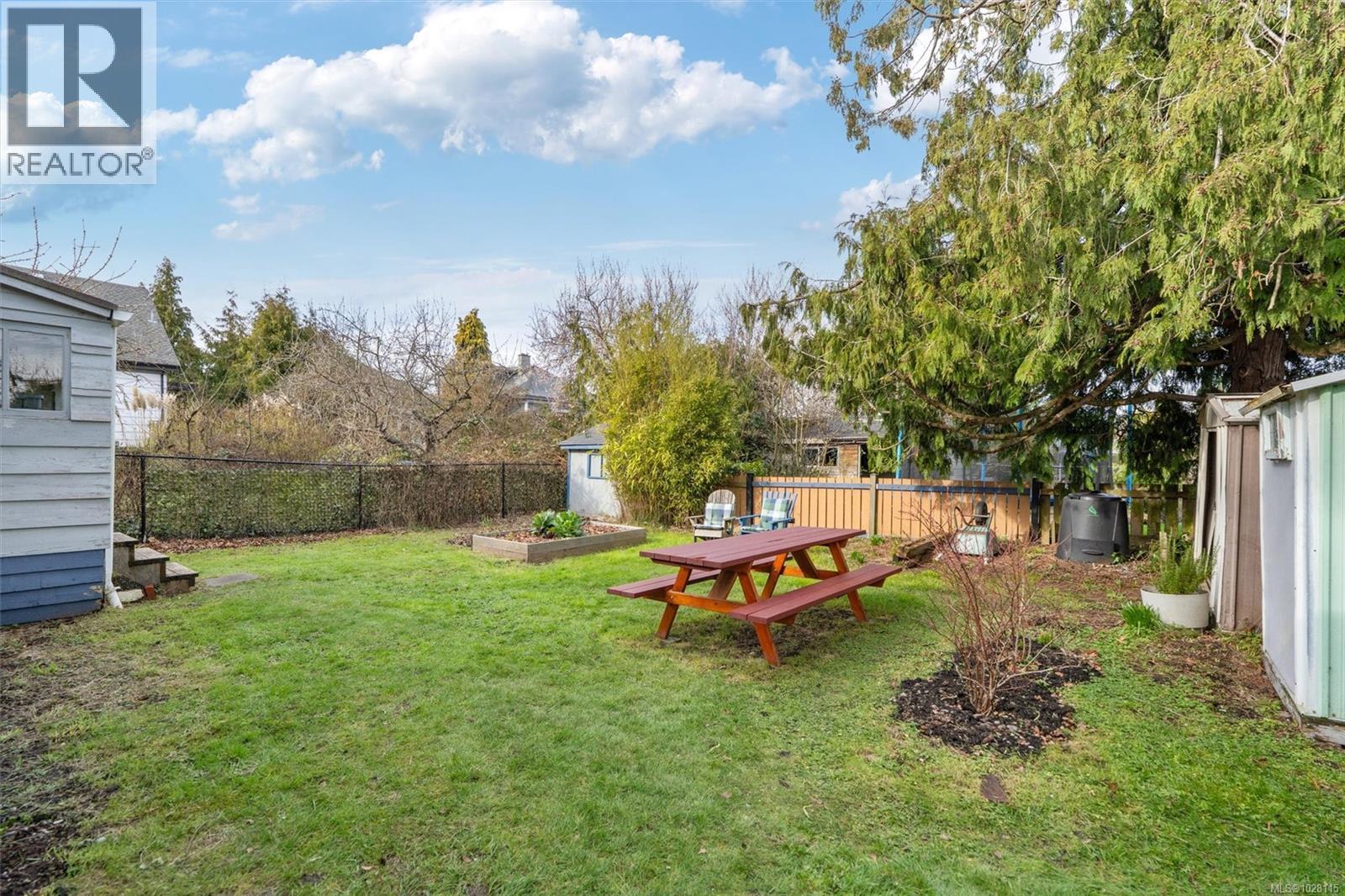 1612 PEMBROKE ST - 27