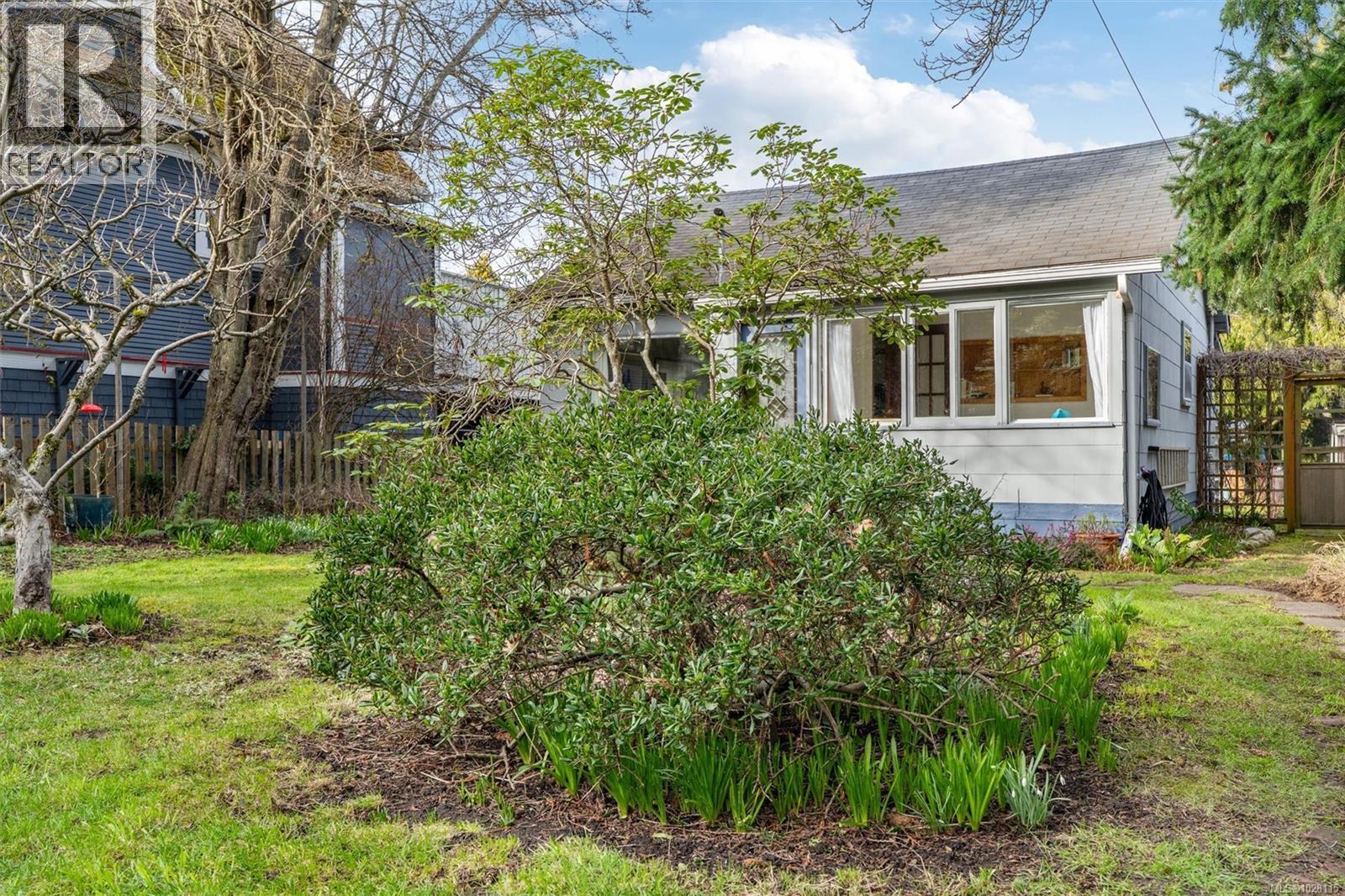 1612 PEMBROKE ST - 32