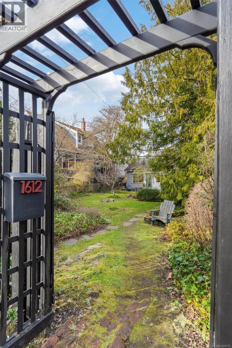 1612 PEMBROKE ST - 36