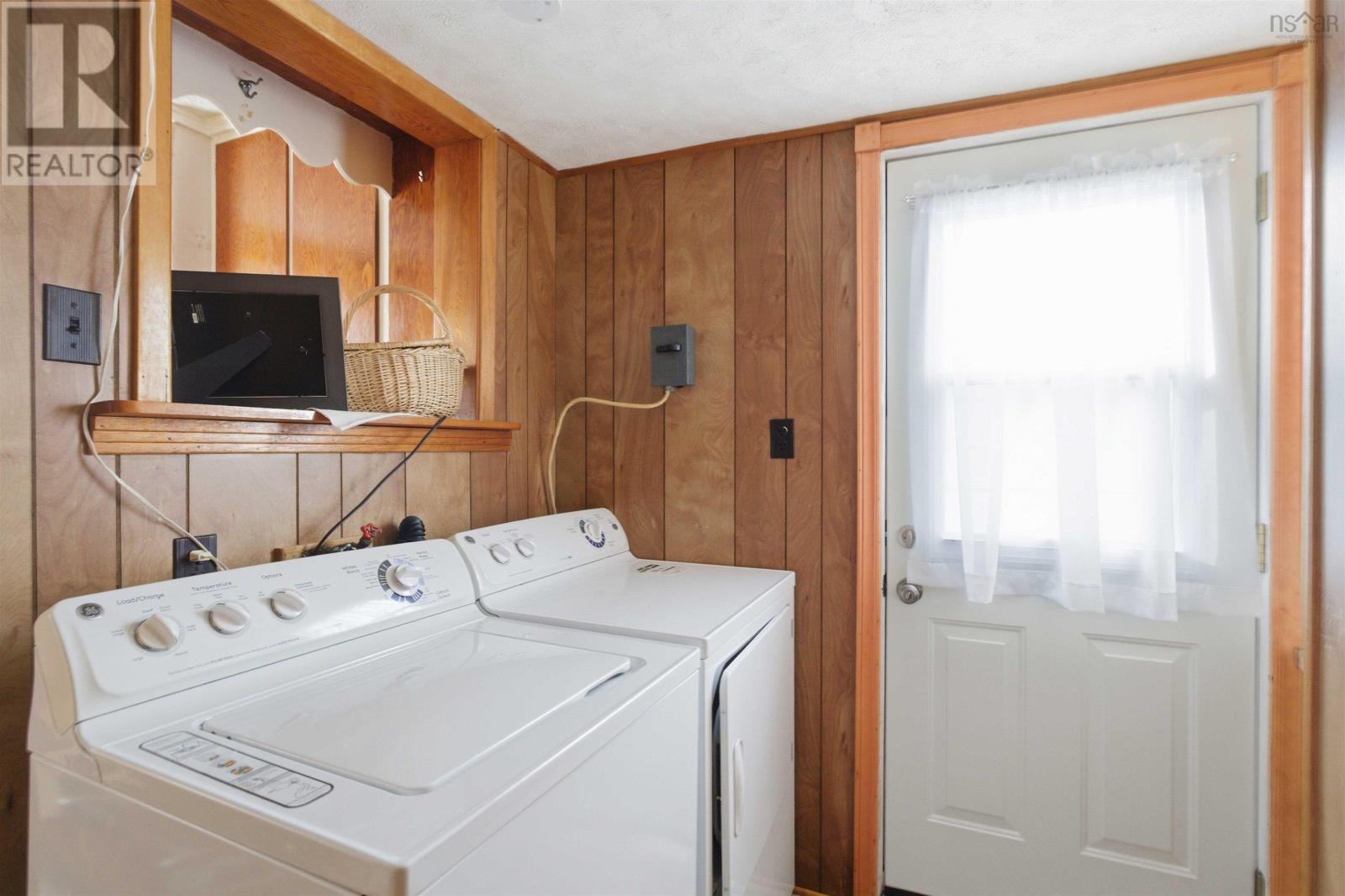 Property 21 of 38 of 1535 Victoria Road