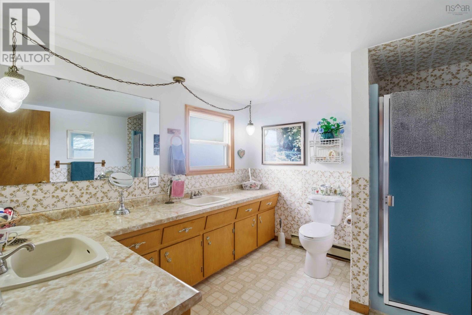 Property 16 of 38 of 1535 Victoria Road