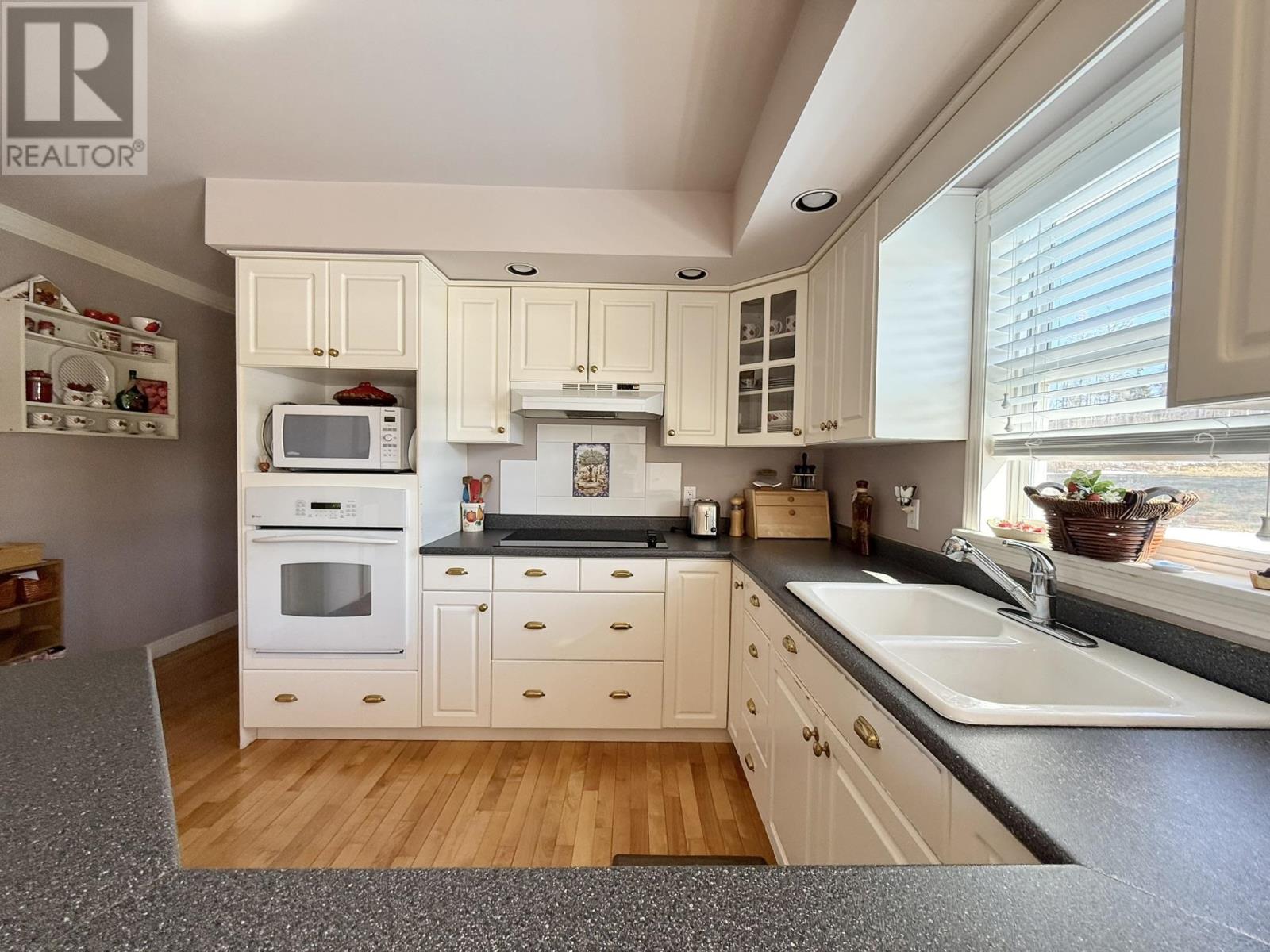 1608 Rattenbury Road - 25