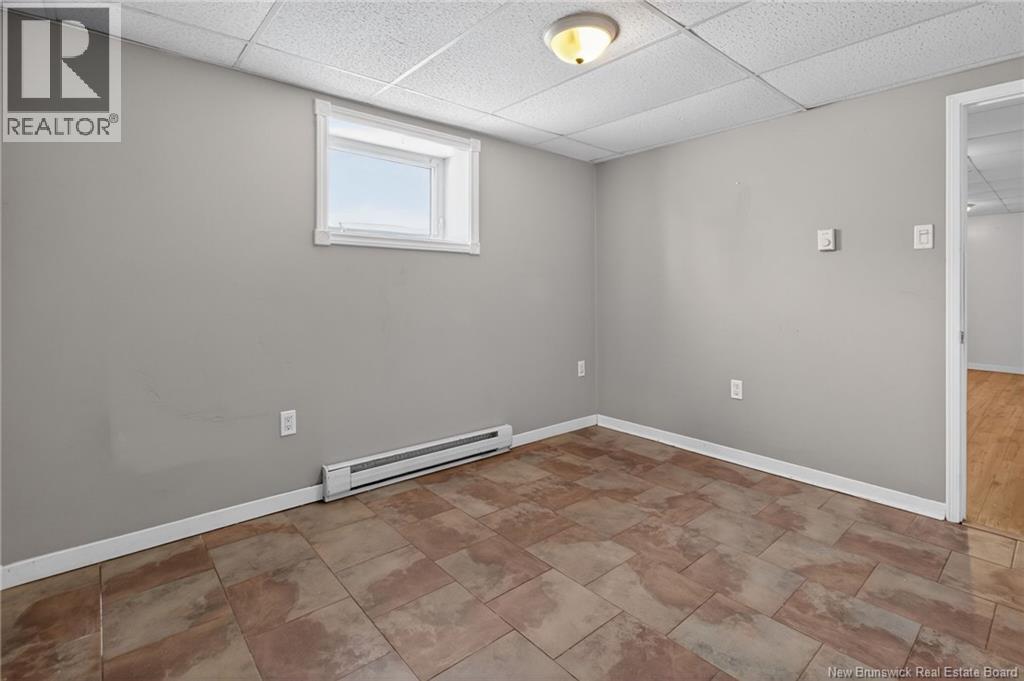 34 LYNWOOD DRIVE - 25