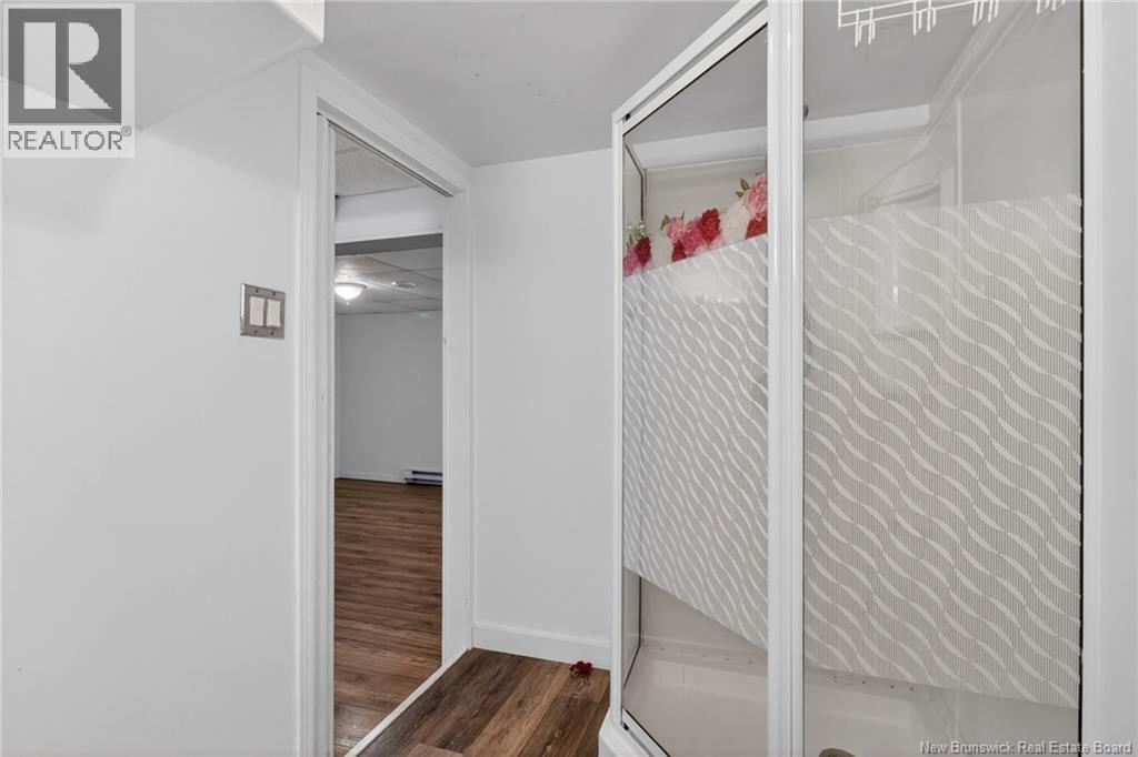 34 LYNWOOD DRIVE - 28