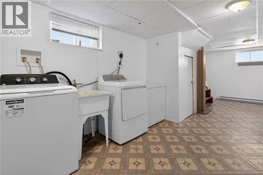 34 LYNWOOD DRIVE - 32