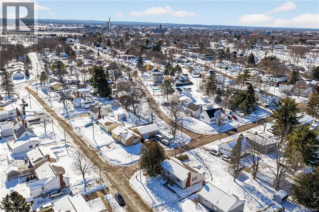 34 LYNWOOD DRIVE - 43