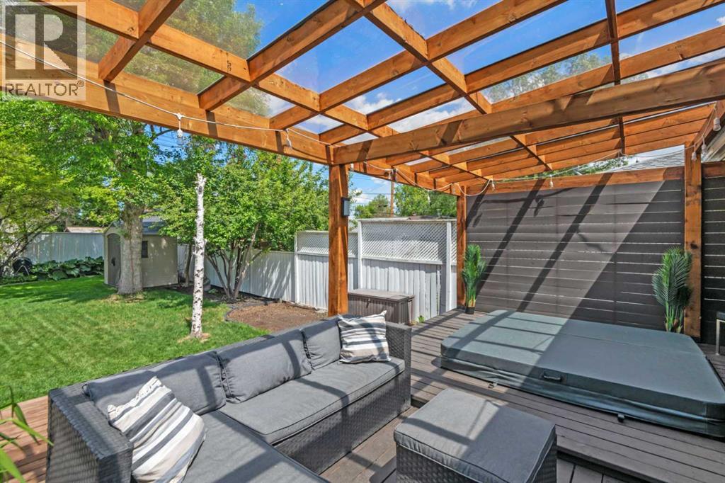 Single Family House for Sale in Upper Level  Kilkenny Road SW Killarney/Glengarry Calgary 