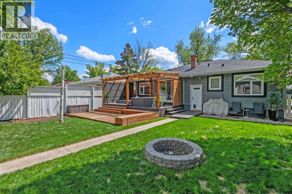 Single Family House for Sale in Upper Level  Kilkenny Road SW Killarney/Glengarry Calgary 