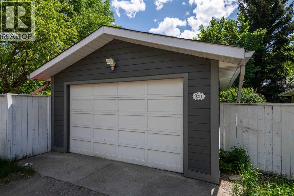 Single Family House for Sale in Upper Level  Kilkenny Road SW Killarney/Glengarry Calgary 