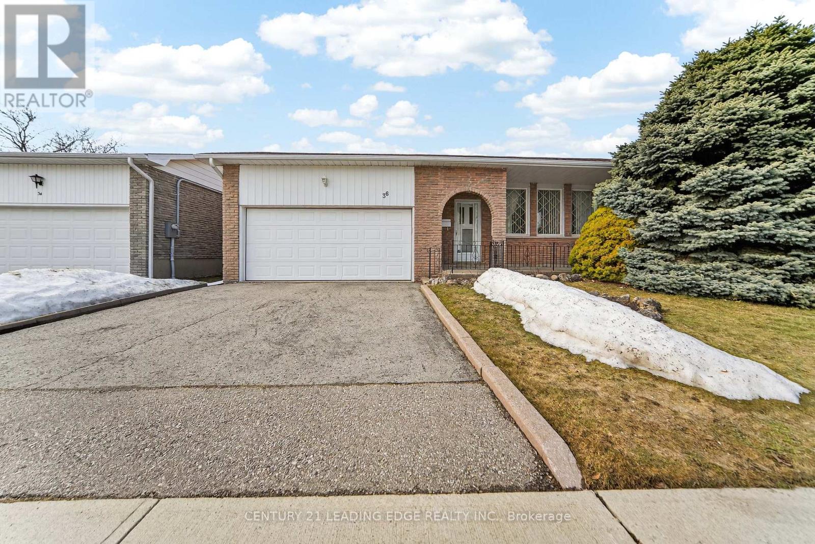 36 LAWNMERE CRESCENT - 1