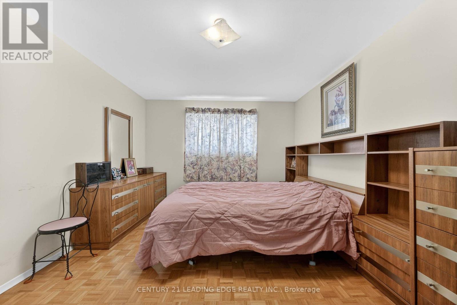 36 LAWNMERE CRESCENT - 24