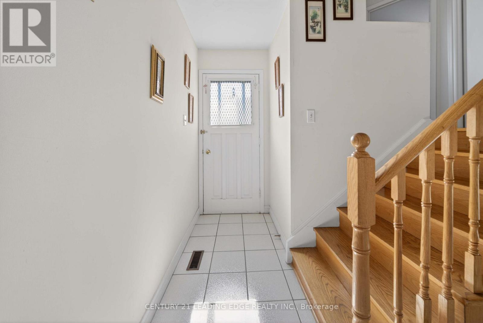36 LAWNMERE CRESCENT - 14
