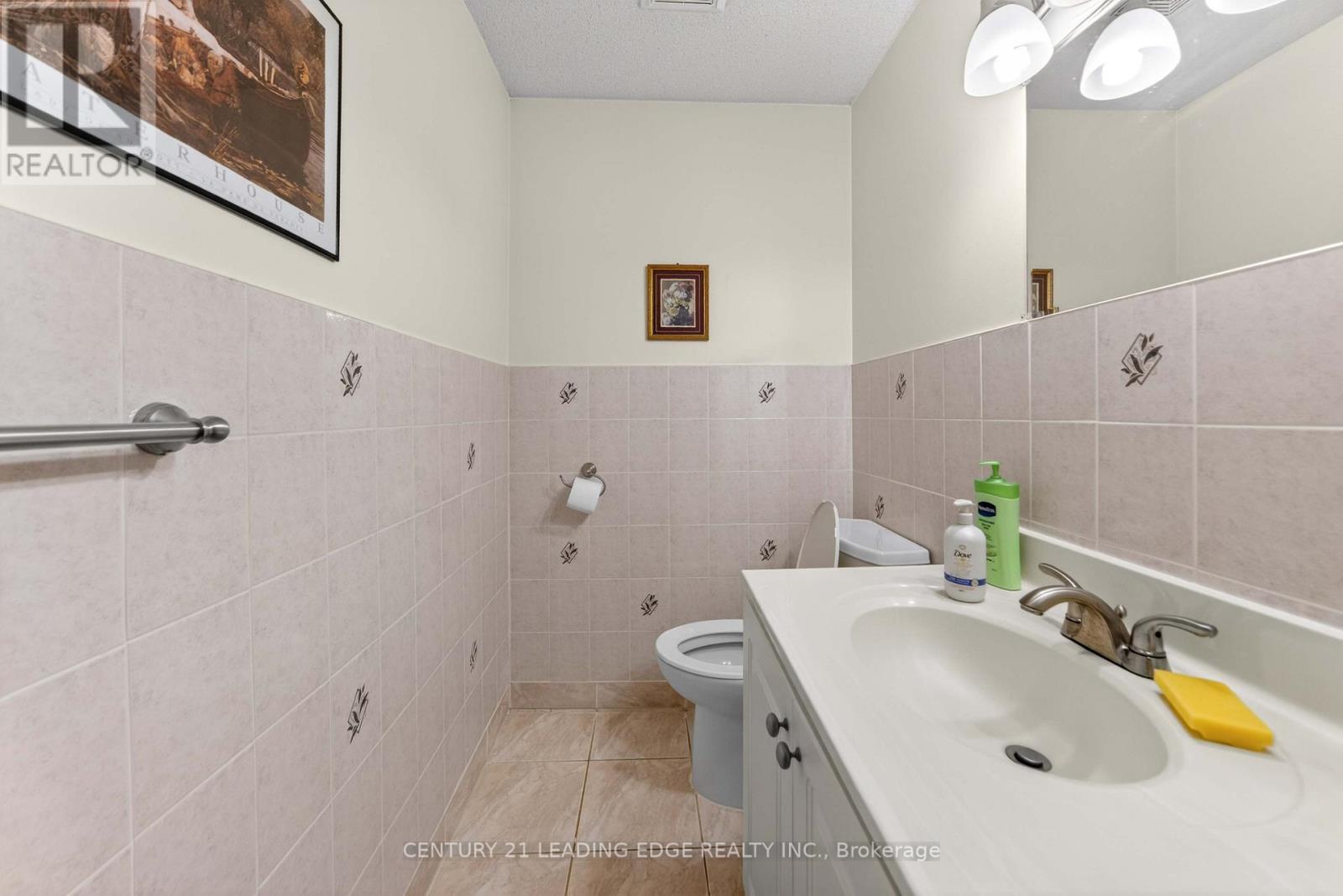 36 LAWNMERE CRESCENT - 21
